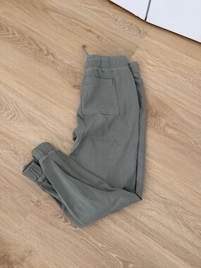 Bella Dahl green pants